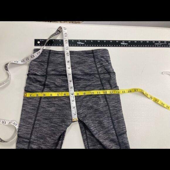 ‎VICTORIA’S SECRET, Knockout Capri Leggings,Gray, XS - Picture 8 of 12